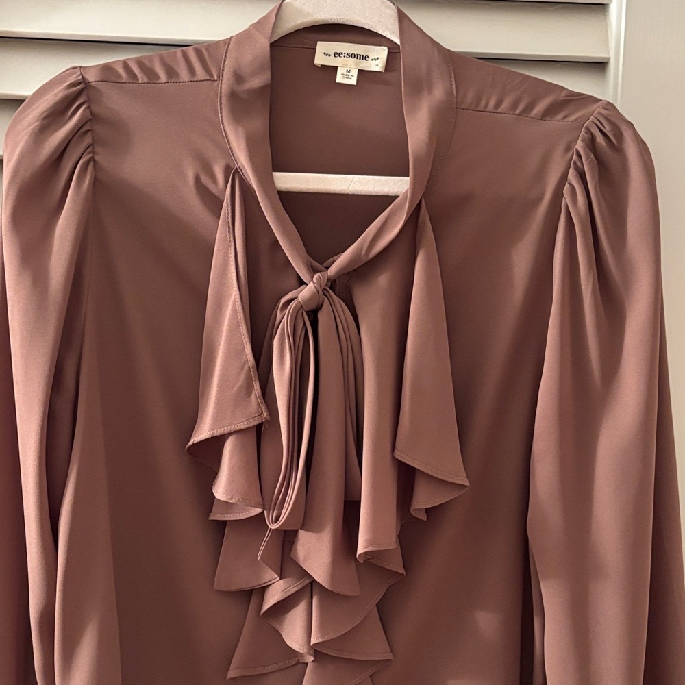 Eesome Brown Ruffle Blouse - Picture 4 of 5